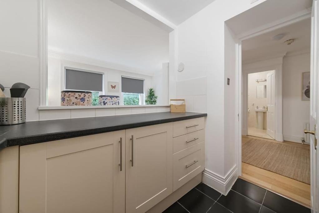 לונדון Knightsbridge Two Bed Apartment מראה חיצוני תמונה