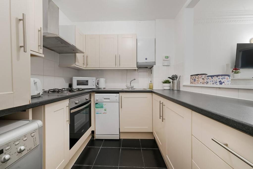 לונדון Knightsbridge Two Bed Apartment מראה חיצוני תמונה